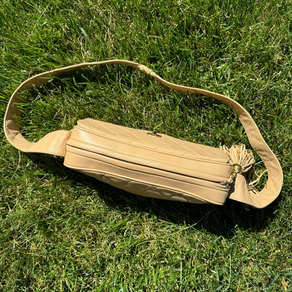 CHANEL lambskin VINTAGE shoulder/cross body bag. From 1994-1996. GORGEOUS! - Picture 11 of 17